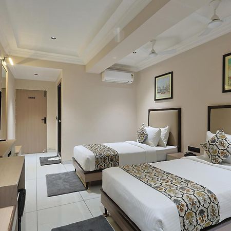 Hotel Royal Town Amhedabad Dış mekan fotoğraf
