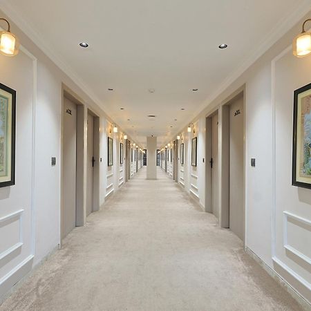 Hotel Royal Town Amhedabad Dış mekan fotoğraf
