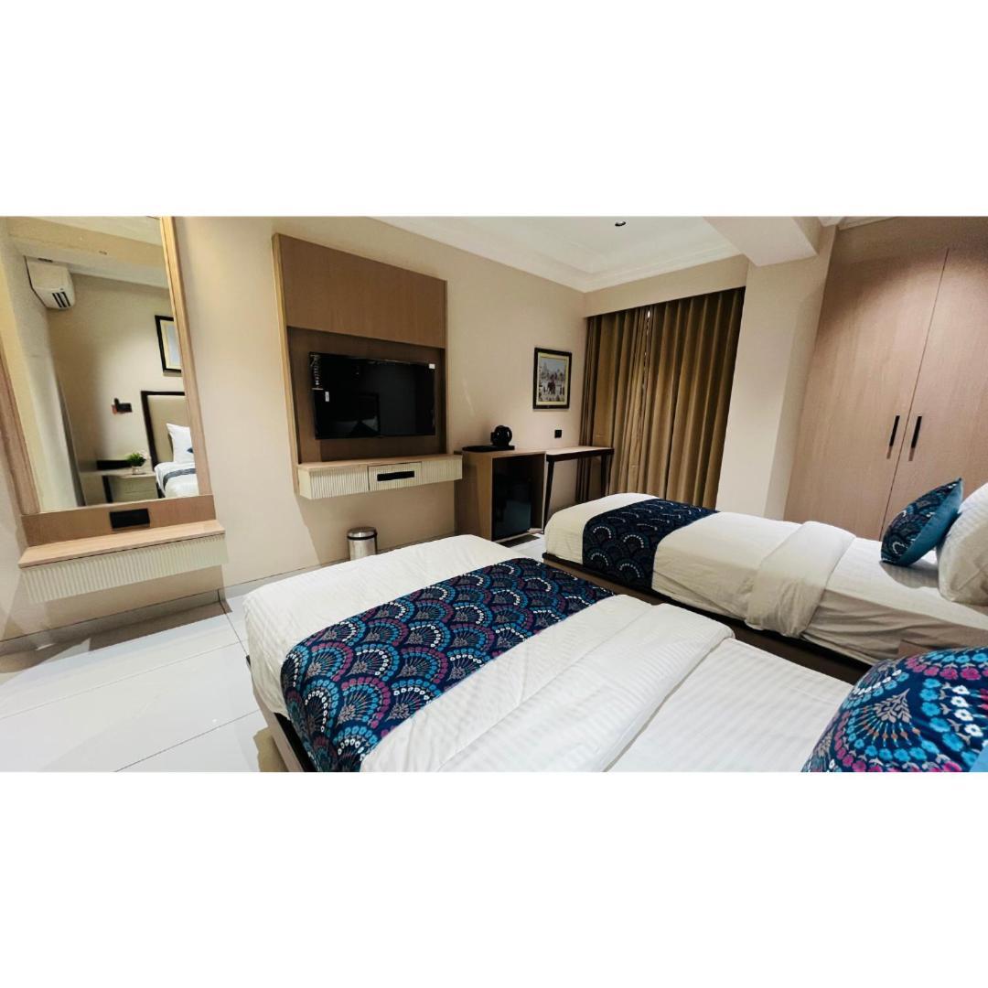 Hotel Royal Town Amhedabad Dış mekan fotoğraf