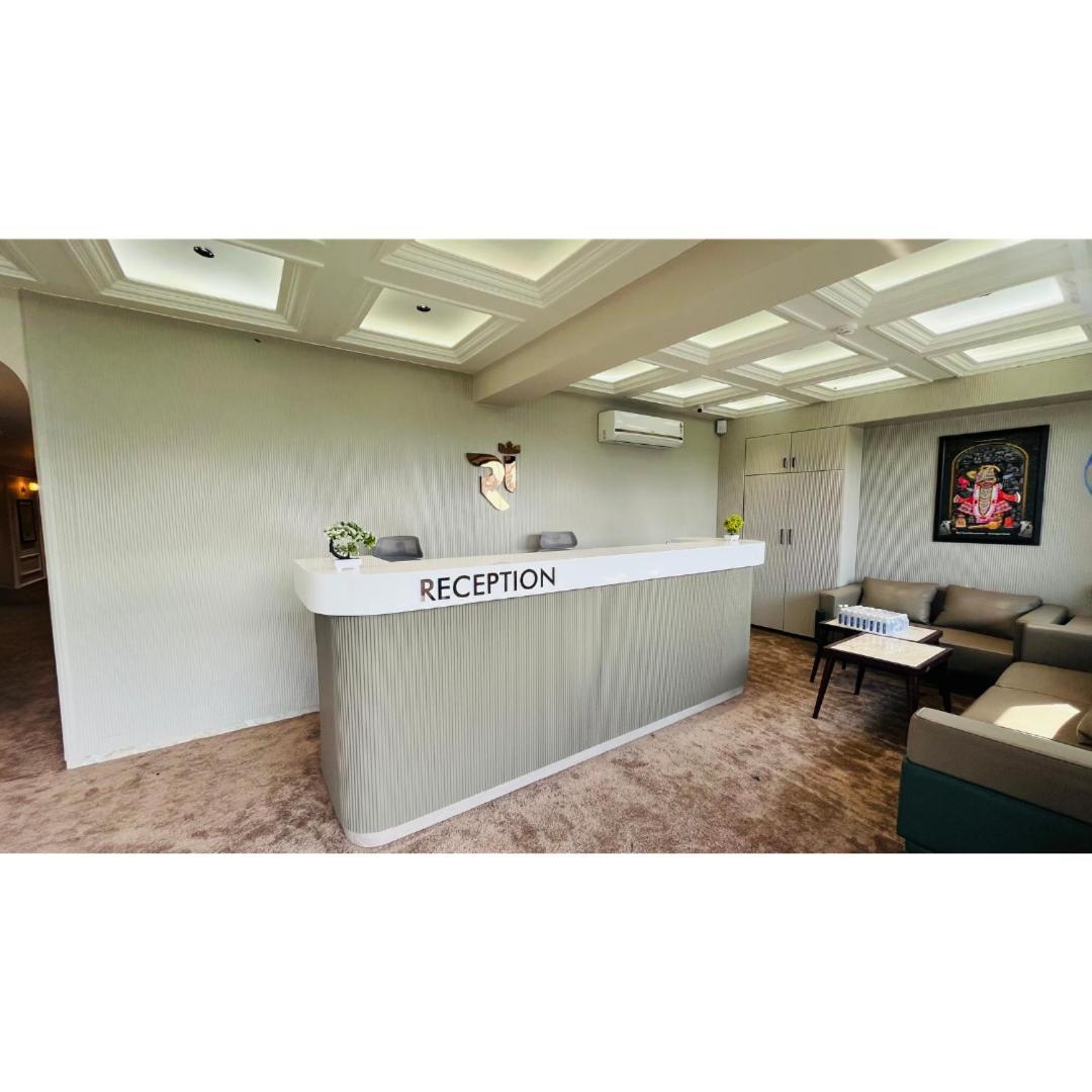 Hotel Royal Town Amhedabad Dış mekan fotoğraf