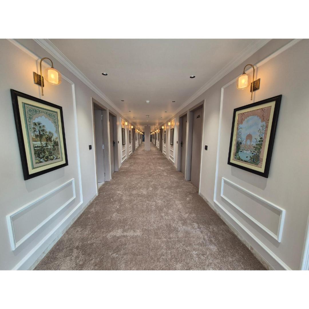 Hotel Royal Town Amhedabad Dış mekan fotoğraf