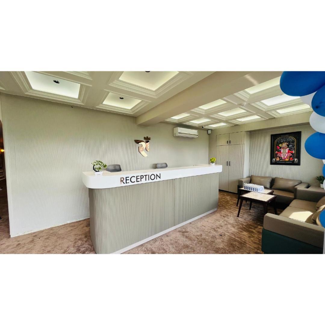 Hotel Royal Town Amhedabad Dış mekan fotoğraf