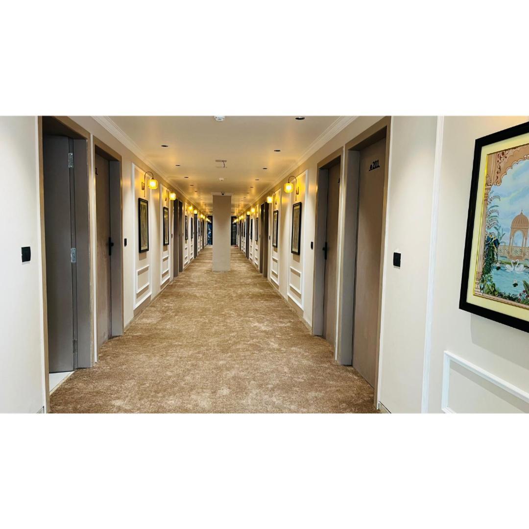 Hotel Royal Town Amhedabad Dış mekan fotoğraf