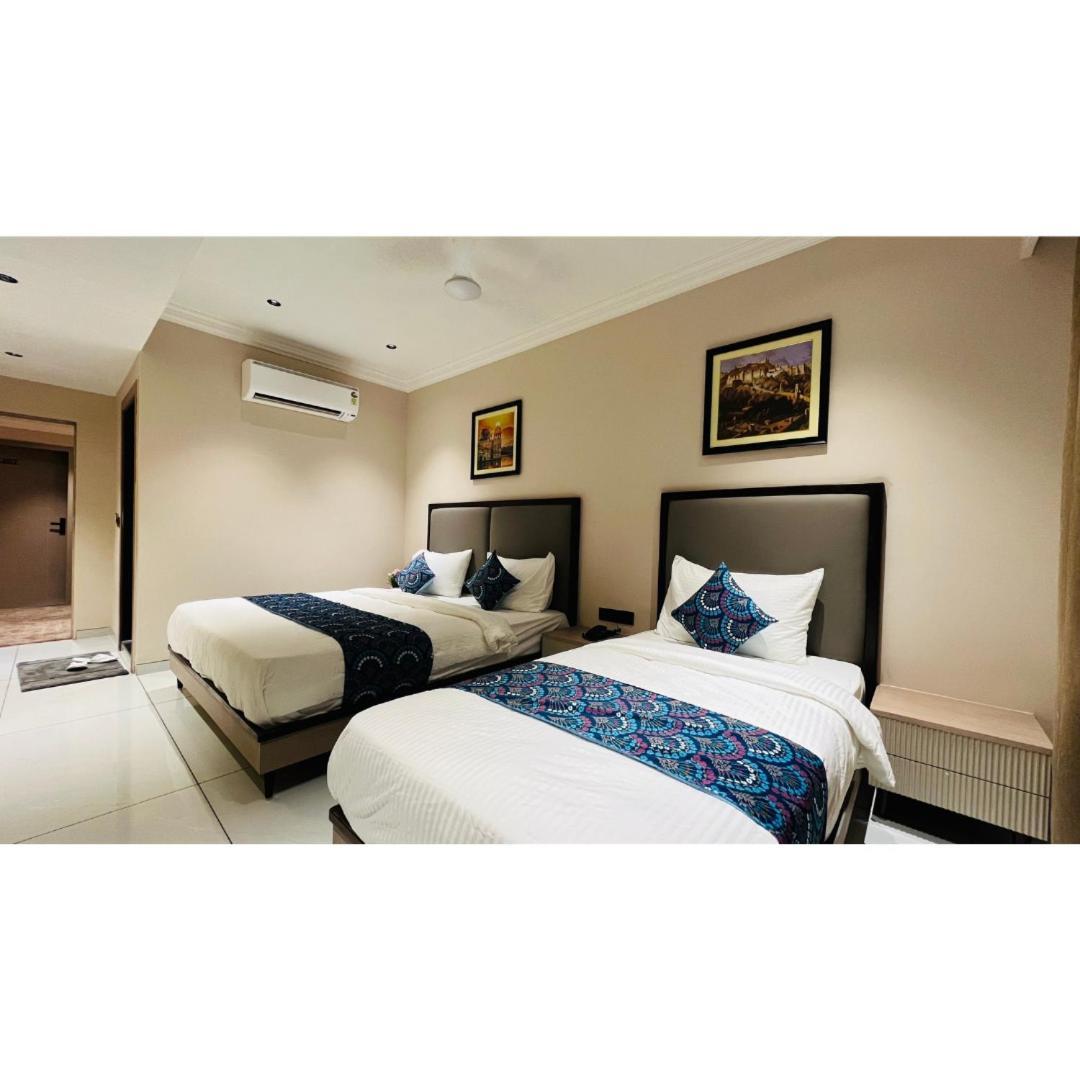 Hotel Royal Town Amhedabad Dış mekan fotoğraf