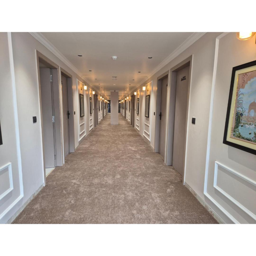 Hotel Royal Town Amhedabad Dış mekan fotoğraf