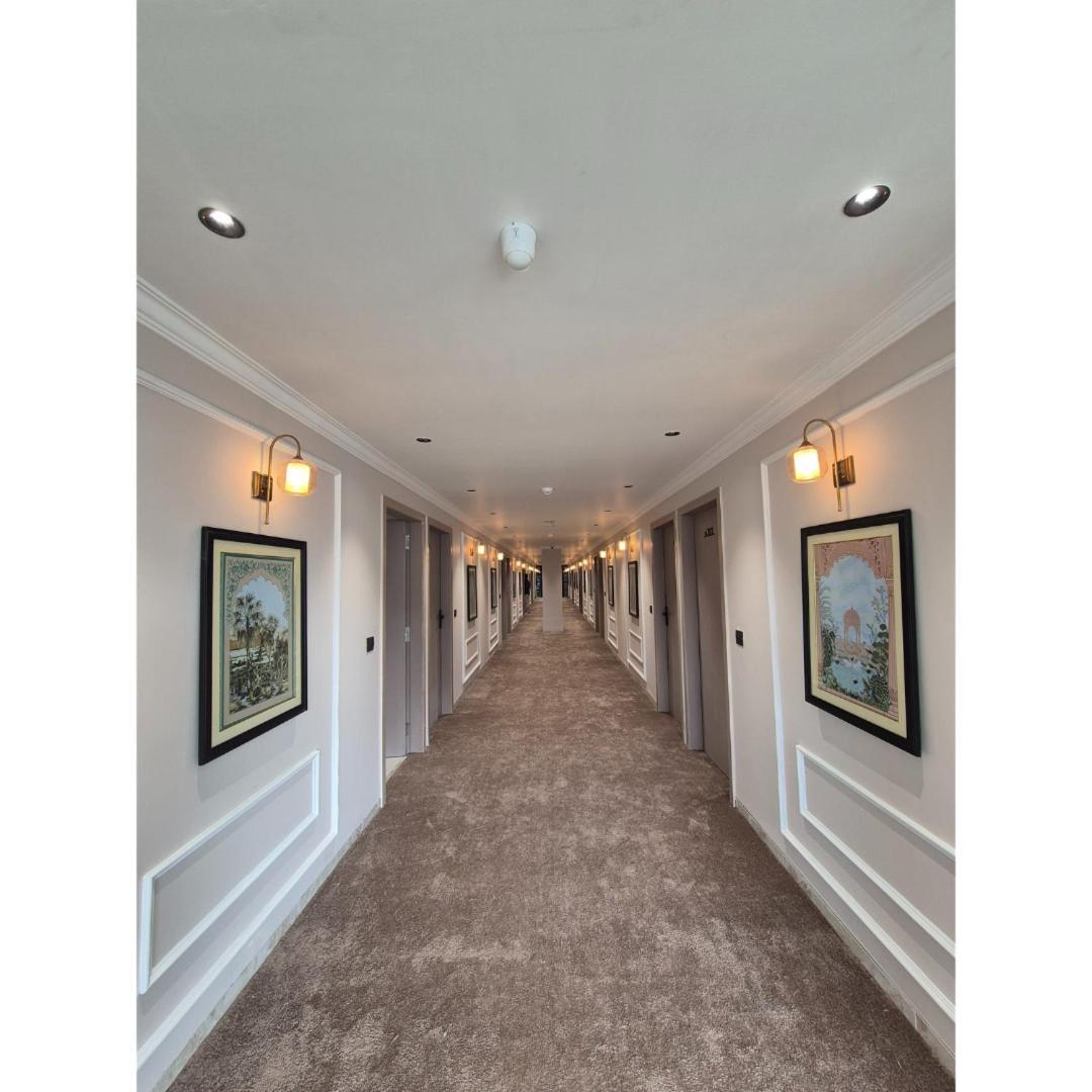 Hotel Royal Town Amhedabad Dış mekan fotoğraf