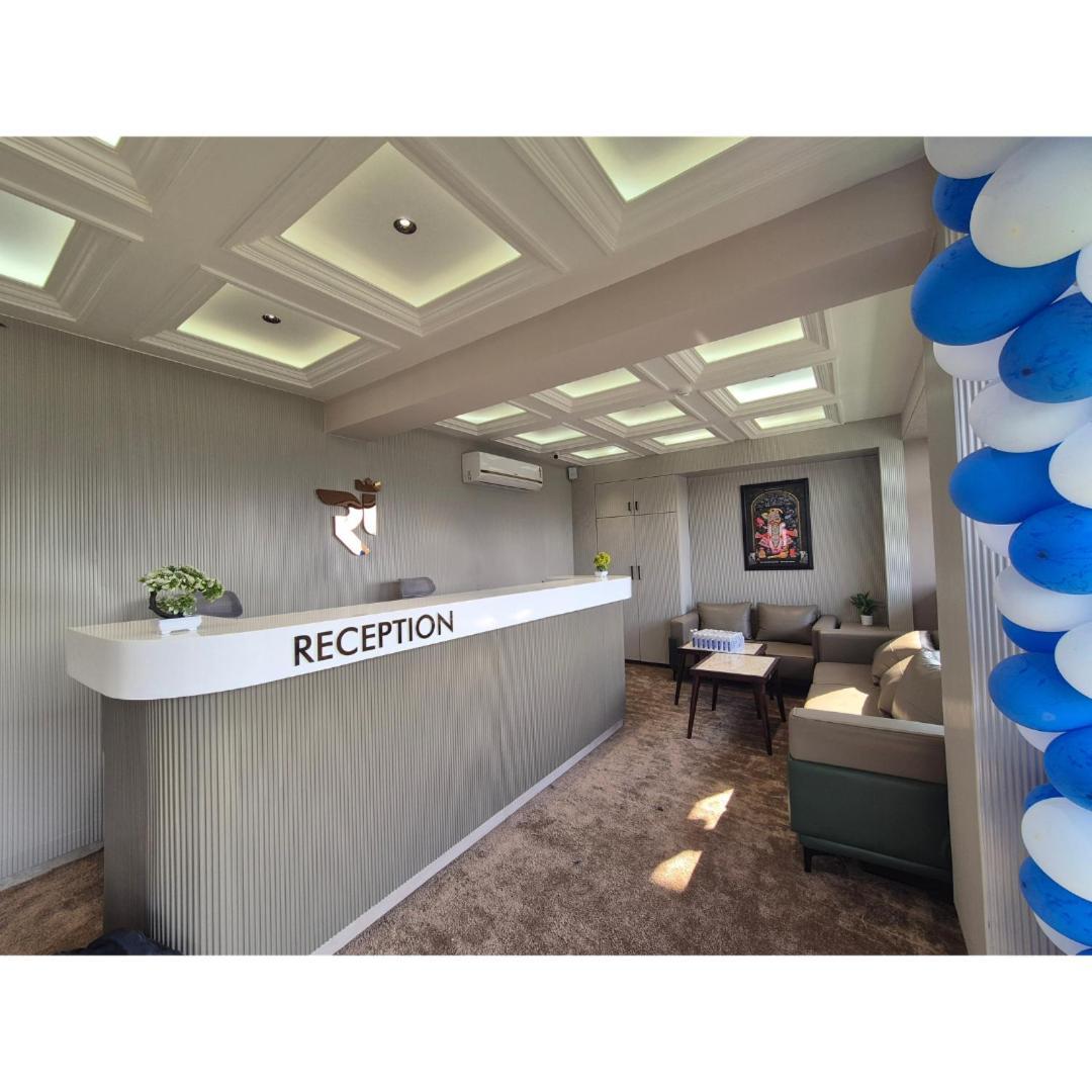 Hotel Royal Town Amhedabad Dış mekan fotoğraf