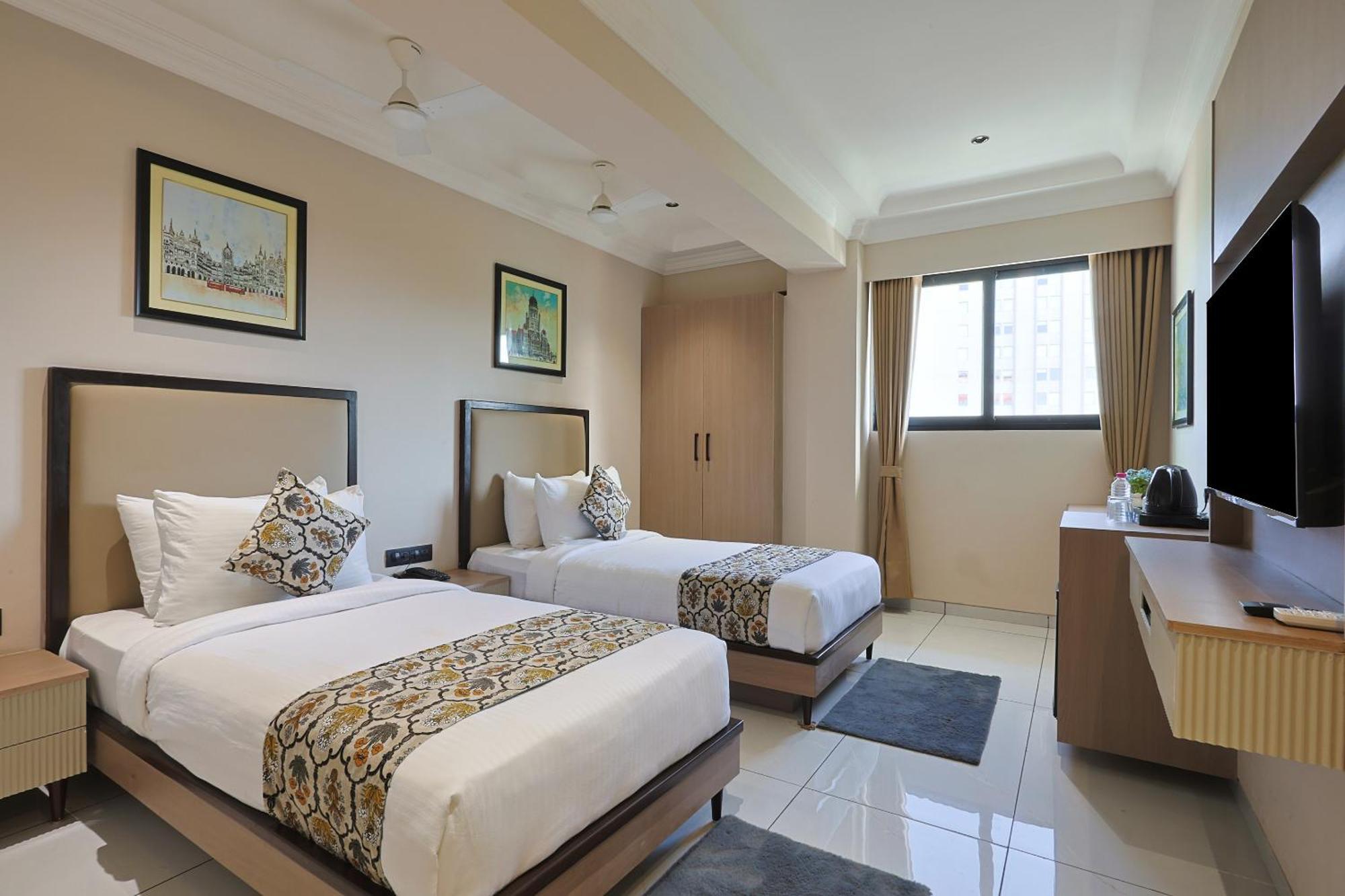 Hotel Royal Town Amhedabad Dış mekan fotoğraf
