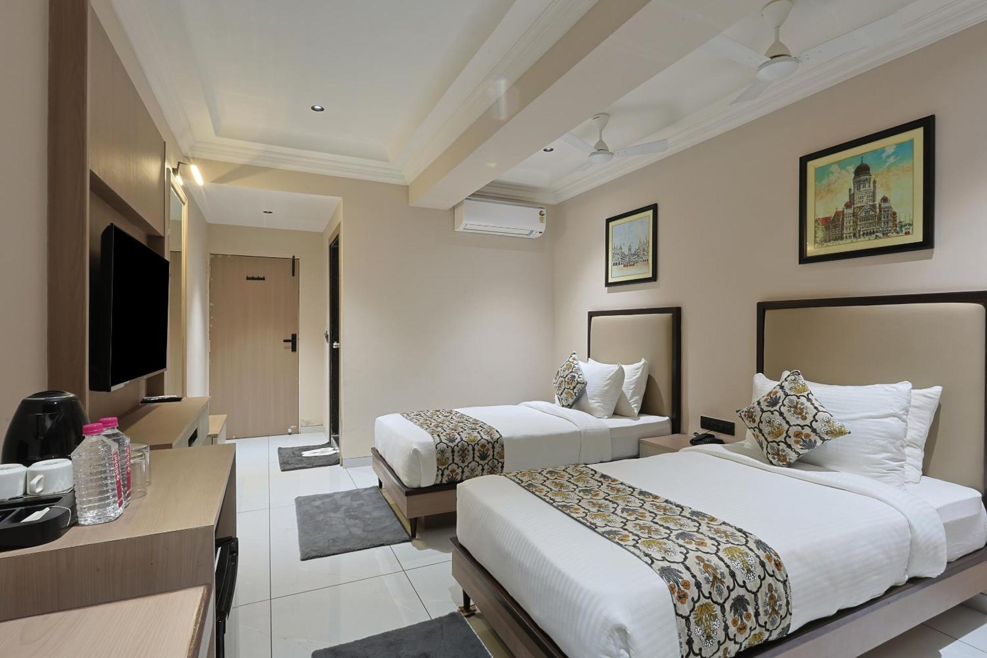 Hotel Royal Town Amhedabad Dış mekan fotoğraf
