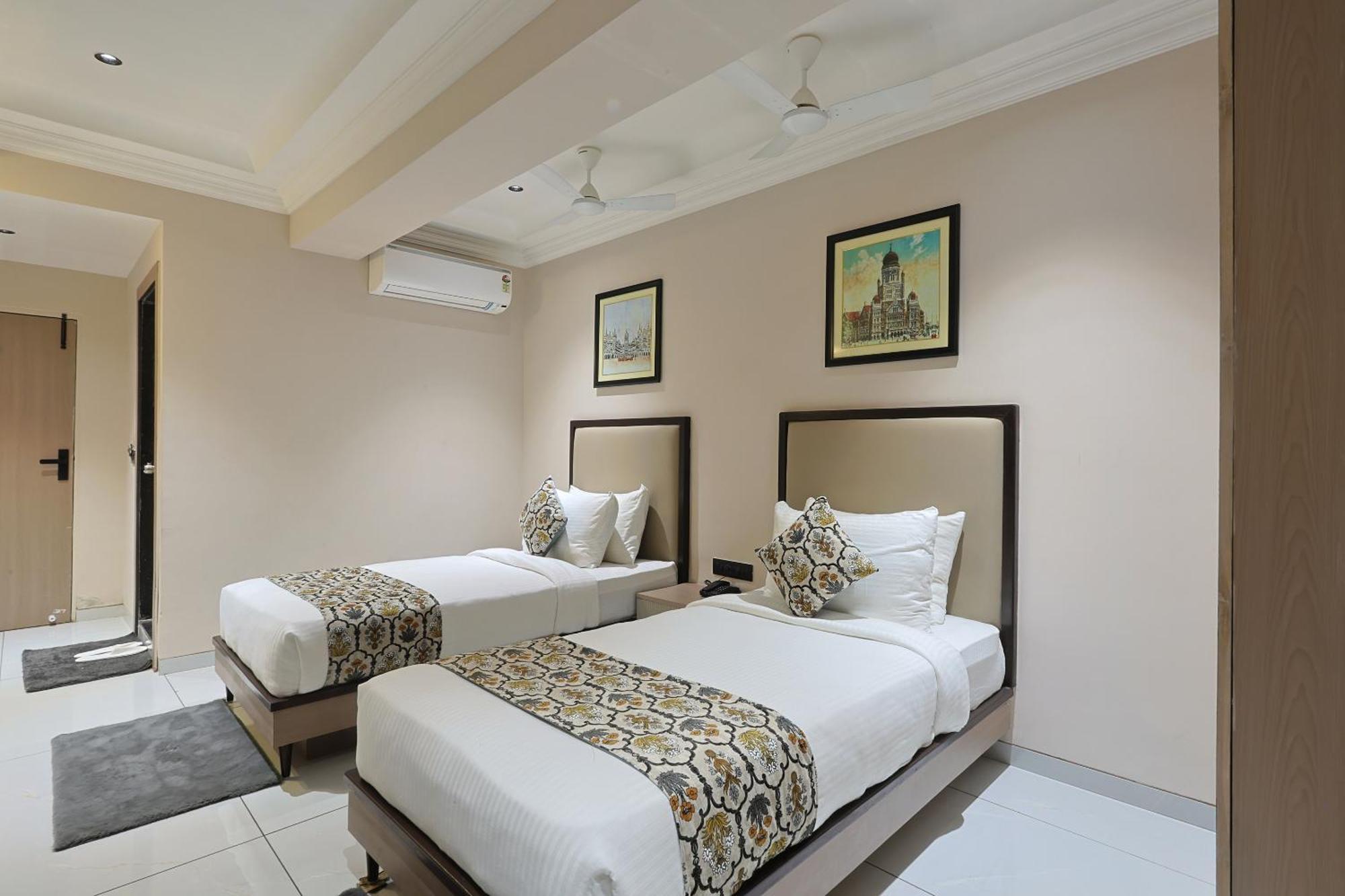 Hotel Royal Town Amhedabad Dış mekan fotoğraf