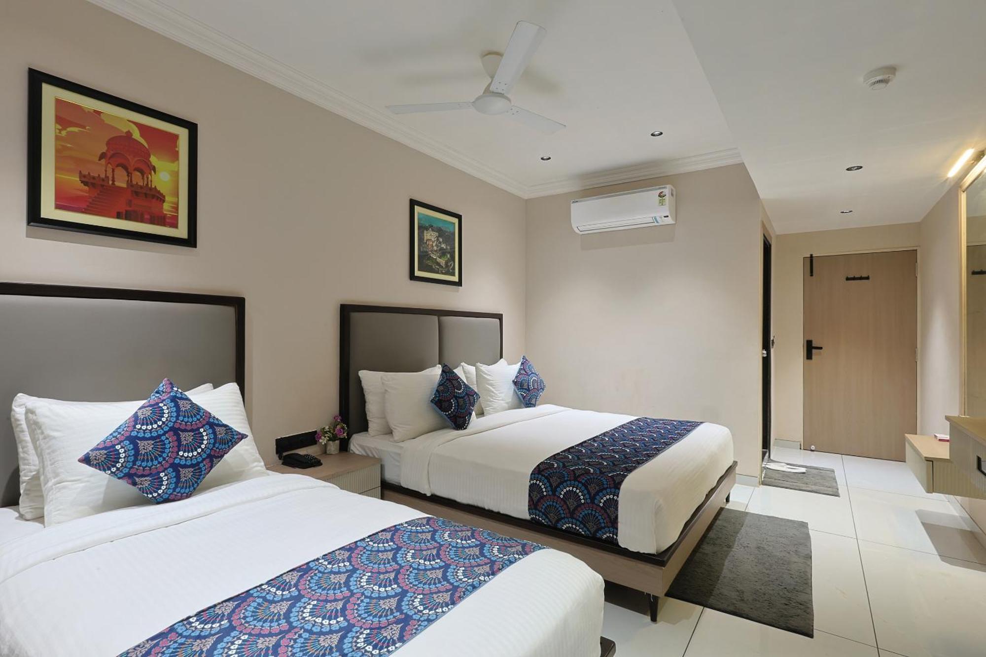 Hotel Royal Town Amhedabad Dış mekan fotoğraf