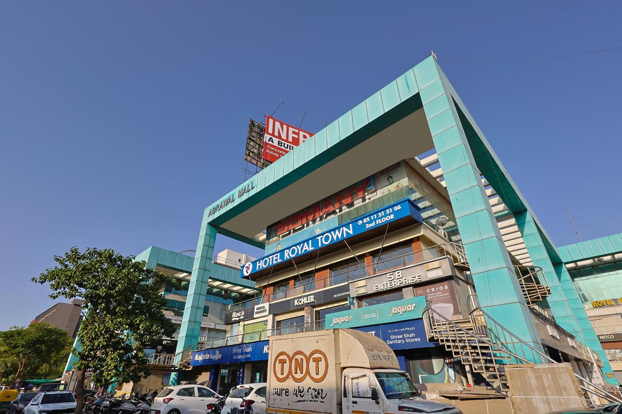 Hotel Royal Town Amhedabad Dış mekan fotoğraf