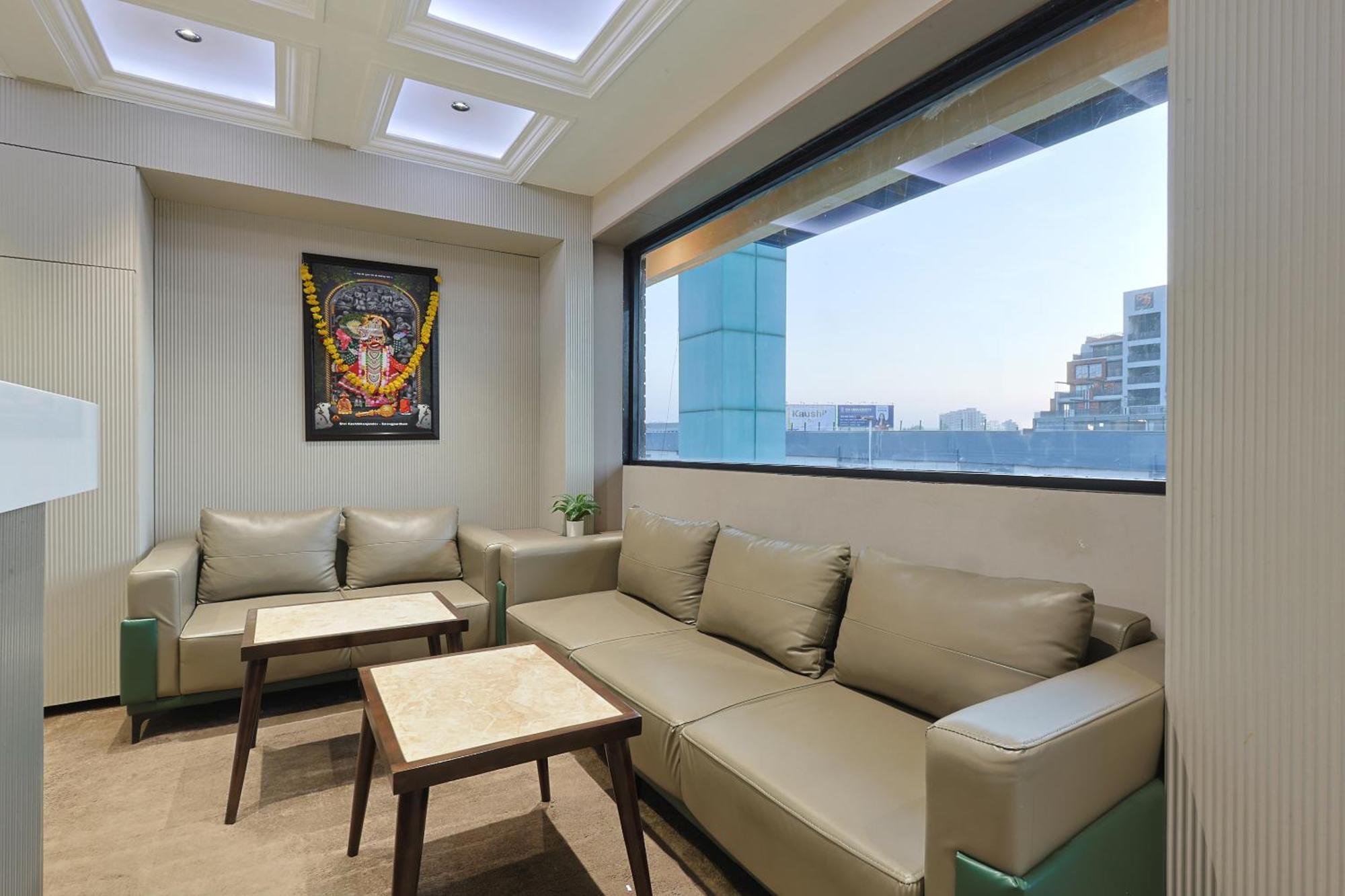 Hotel Royal Town Amhedabad Dış mekan fotoğraf