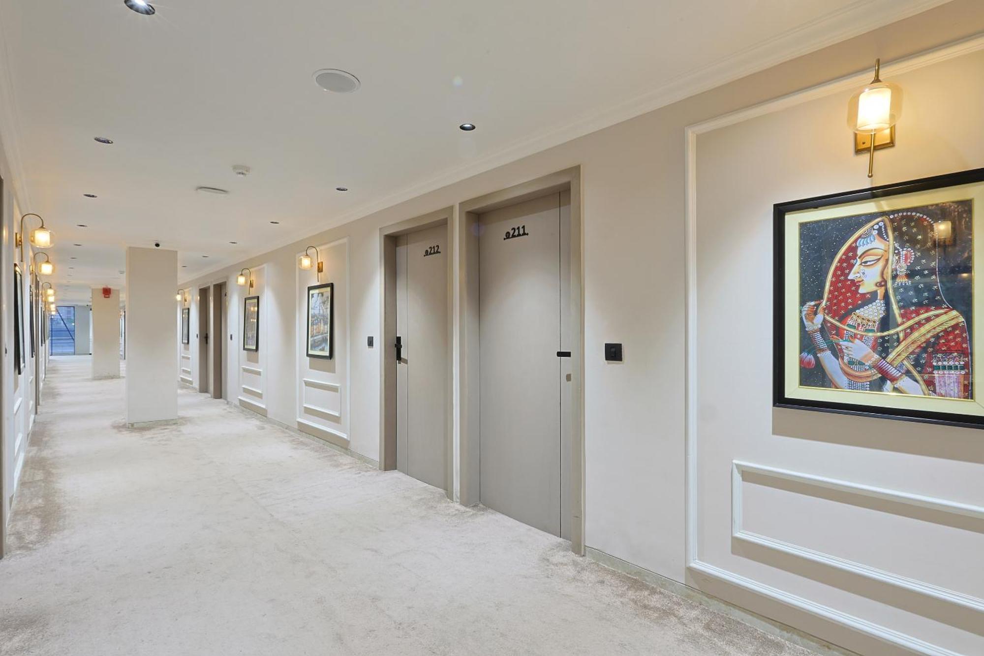 Hotel Royal Town Amhedabad Dış mekan fotoğraf