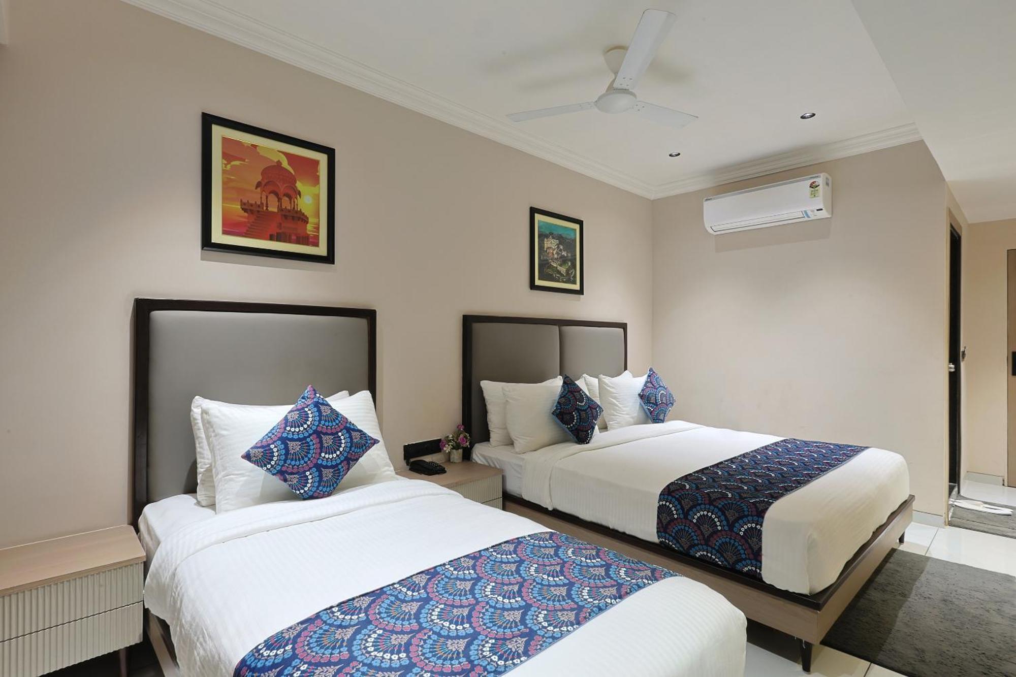 Hotel Royal Town Amhedabad Dış mekan fotoğraf