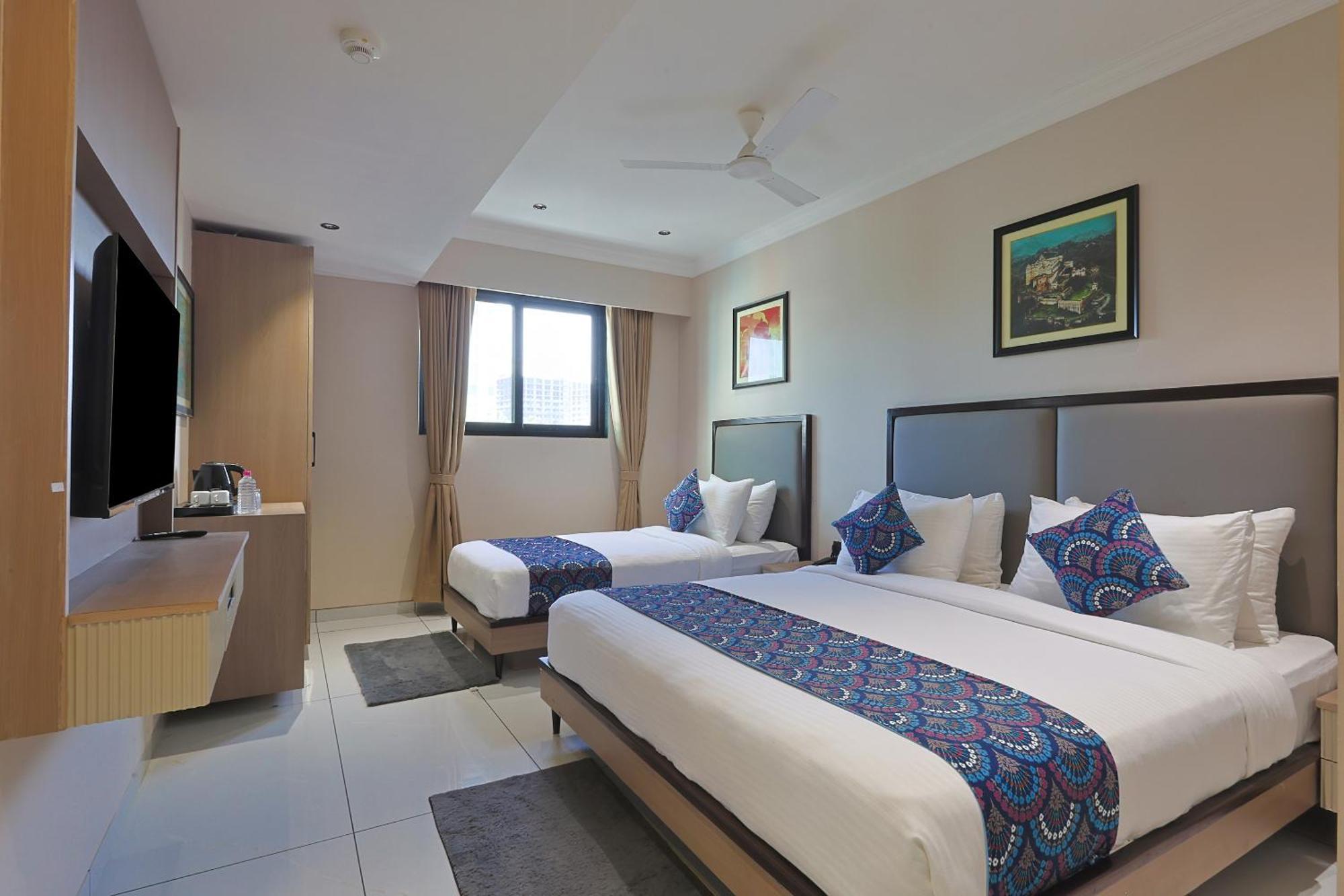 Hotel Royal Town Amhedabad Dış mekan fotoğraf