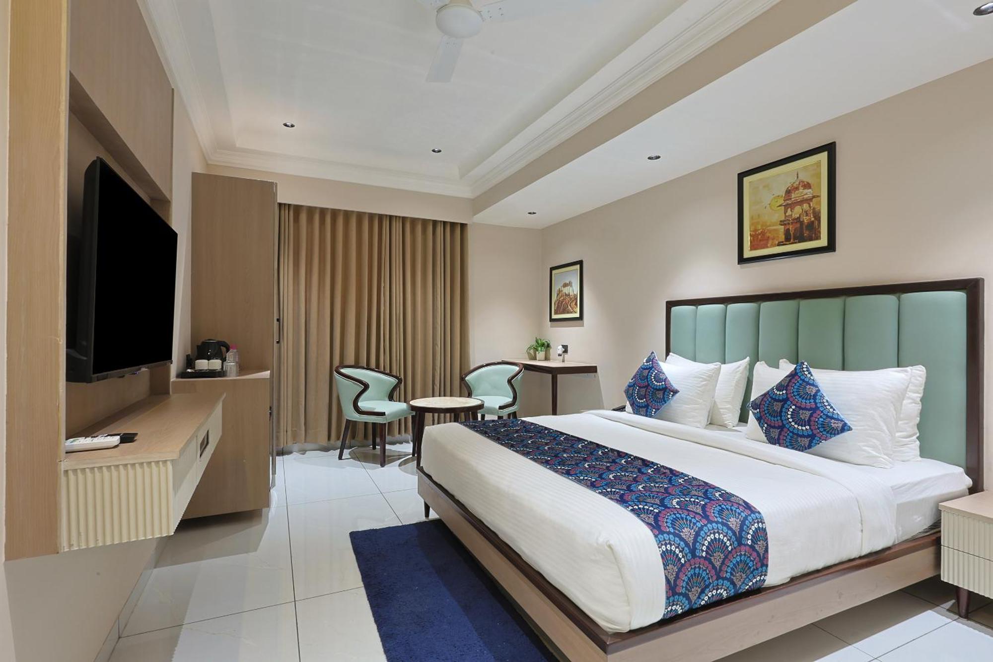 Hotel Royal Town Amhedabad Dış mekan fotoğraf
