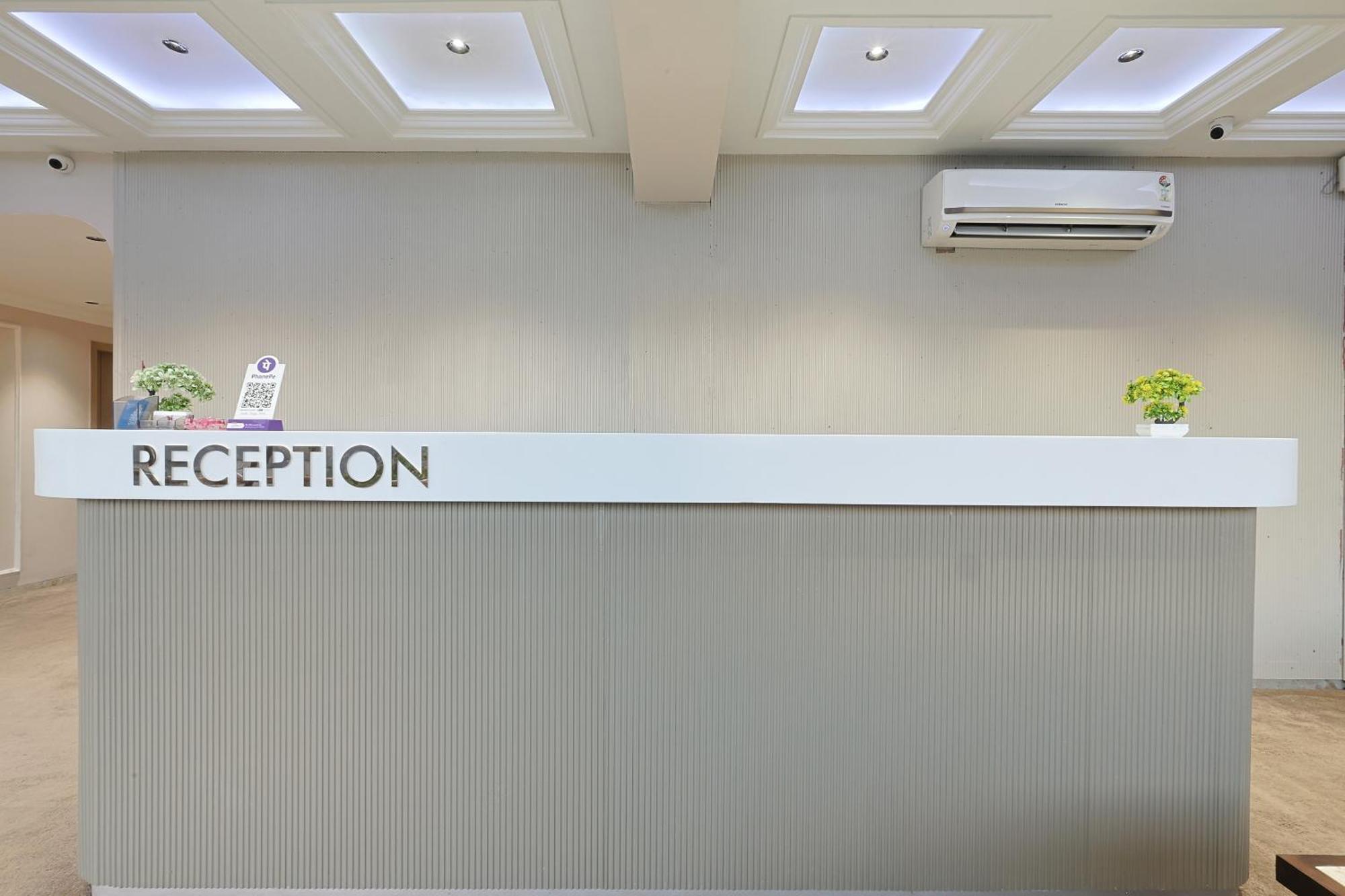 Hotel Royal Town Amhedabad Dış mekan fotoğraf