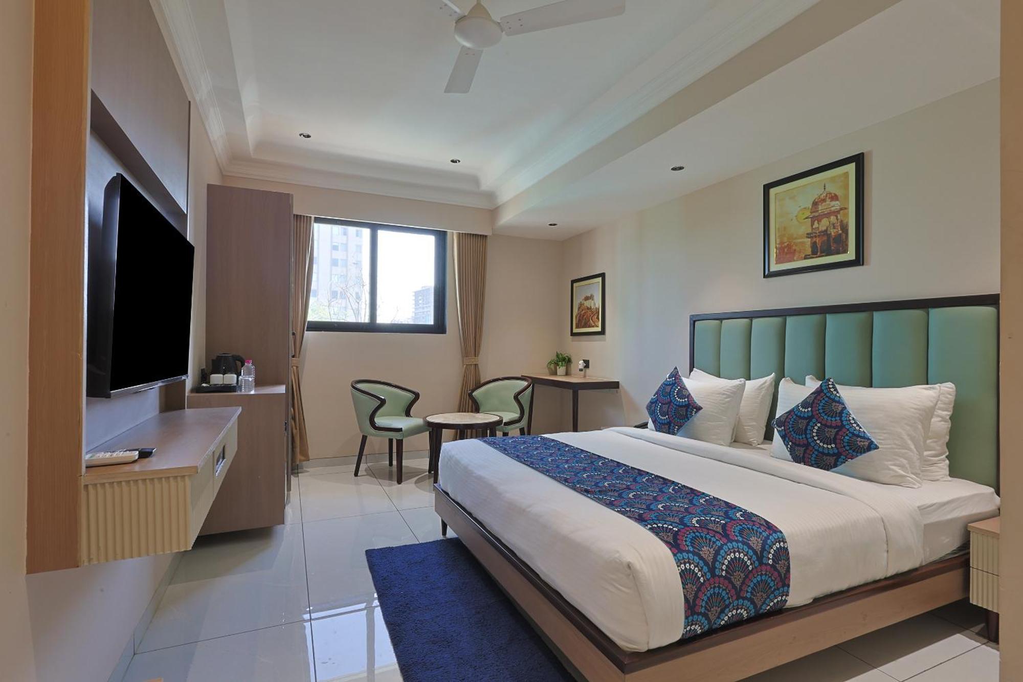 Hotel Royal Town Amhedabad Dış mekan fotoğraf