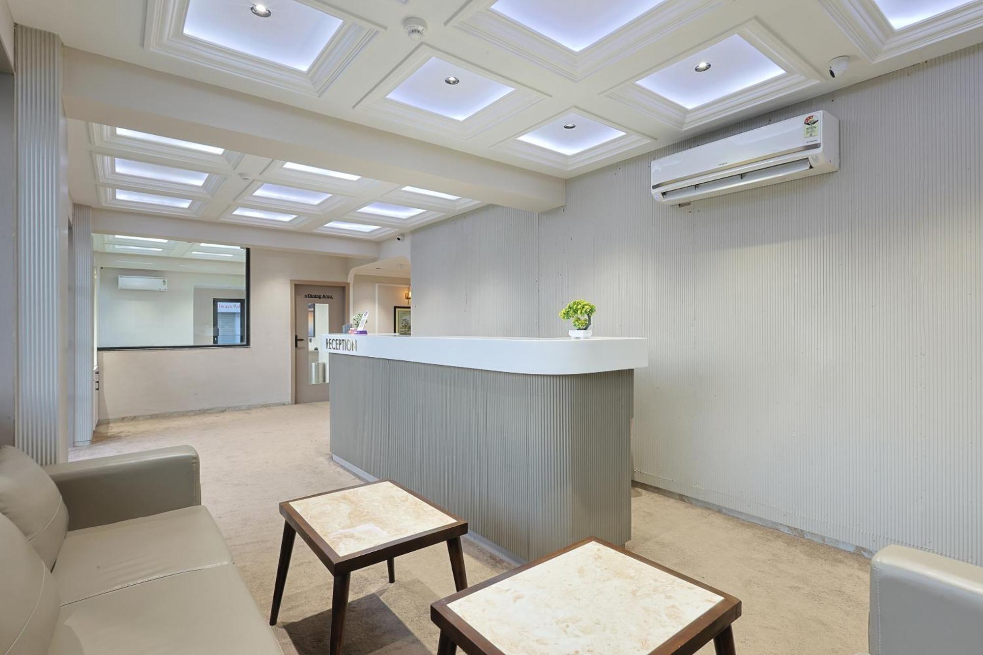 Hotel Royal Town Amhedabad Dış mekan fotoğraf