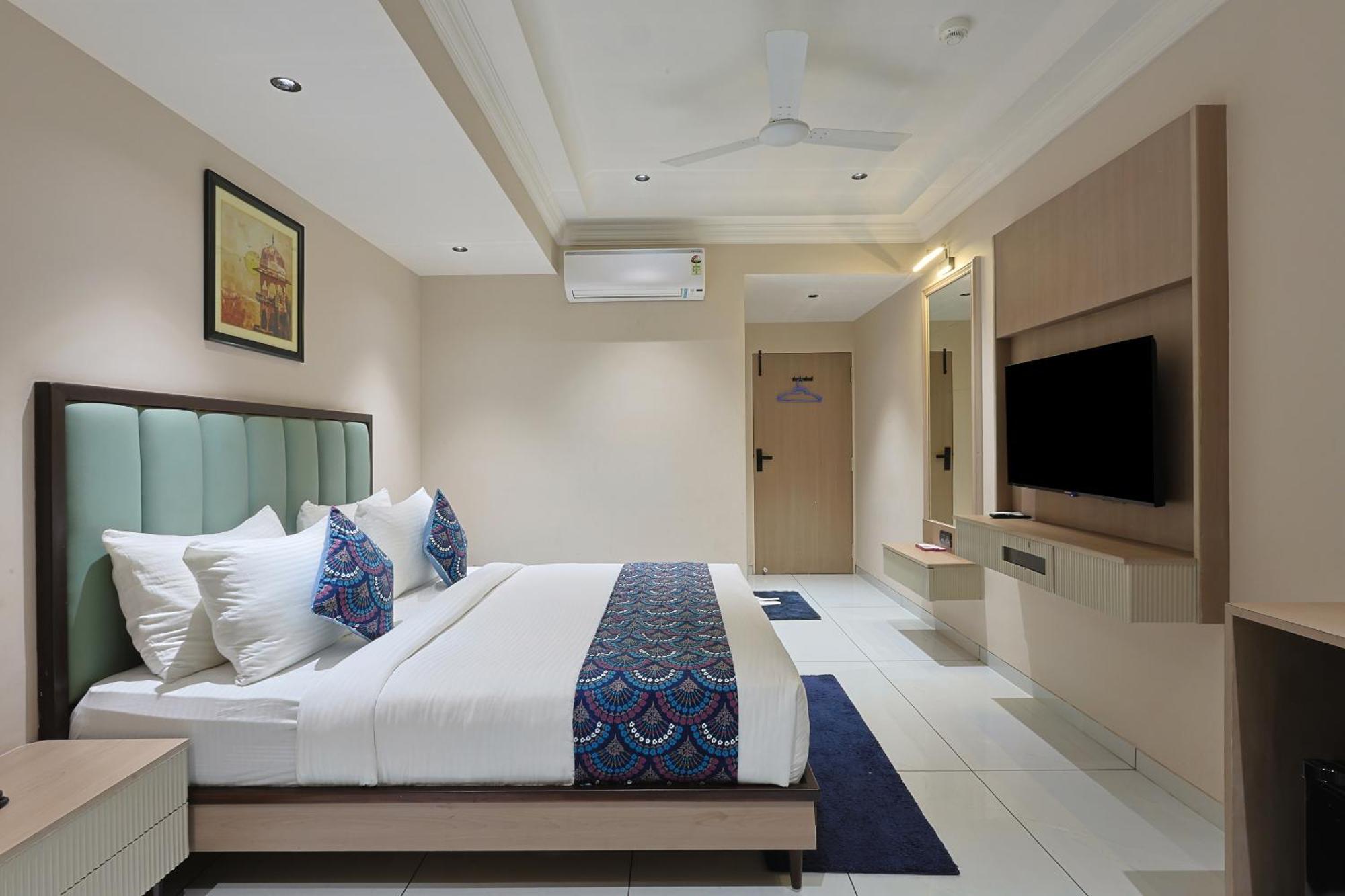 Hotel Royal Town Amhedabad Dış mekan fotoğraf